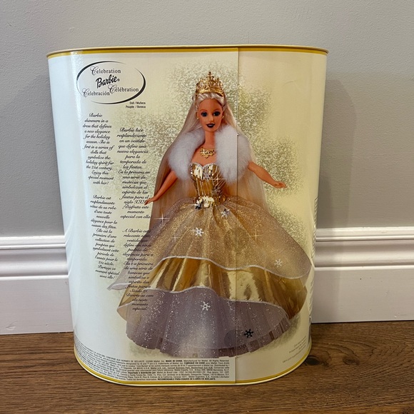 2000 Millennium Celebration Barbie - Picture 3 of 7